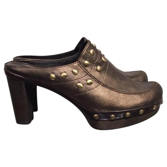 stuart weitzman clogs